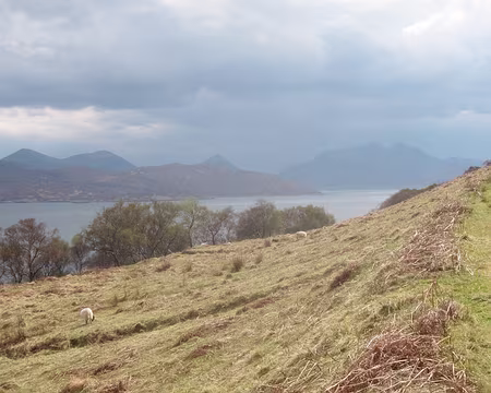 PXL258 Côte sud de Raasay, vue vers Scalpay et Skye