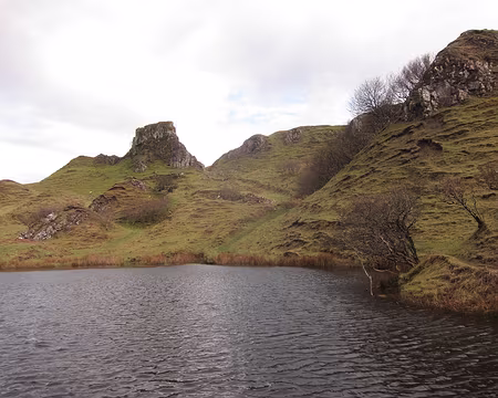 PXL295 'Fairy Glen' au-dessus de Uig