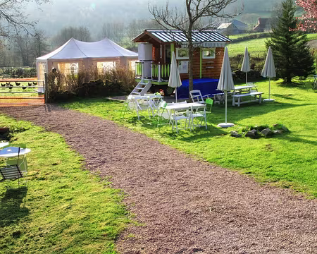 PXL009 La table et le jardin