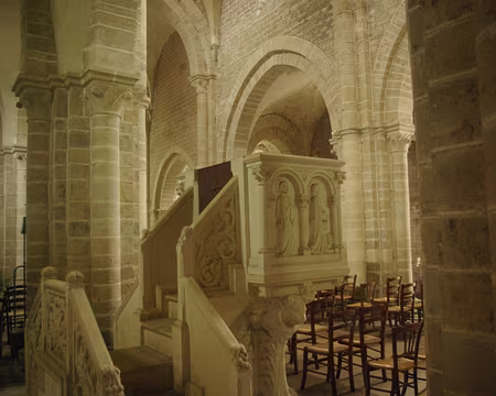 L'intérieur de l'église de Pontaubert L'intérieur de l'église de Pontaubert