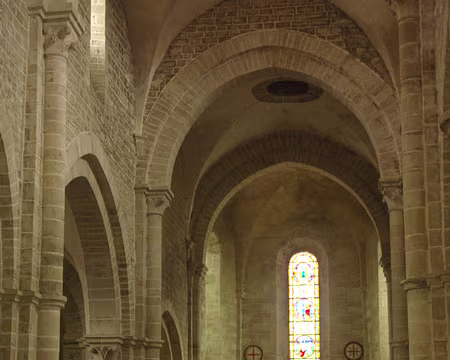 L'intérieur de l'église de Pontaubert L'intérieur de l'église de Pontaubert