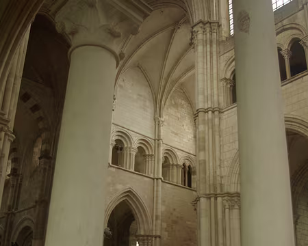 Vézelay : basilique Sainte-Marie-Madeleine Vézelay : basilique Sainte-Marie-Madeleine