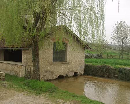 Ancien lavoir à Asquins Ancien lavoir à Asquins