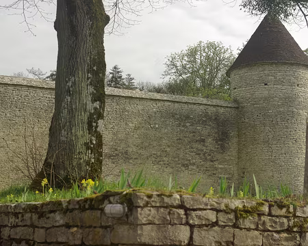 Le manoir du Chastenay à Arcy-sur-Cure Le manoir du Chastenay à Arcy-sur-Cure