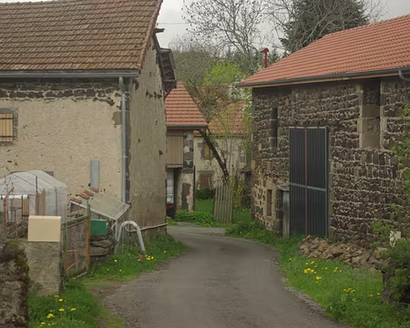 Village en pierres basaltiques (les Roches) Village en pierres basaltiques (les Roches)