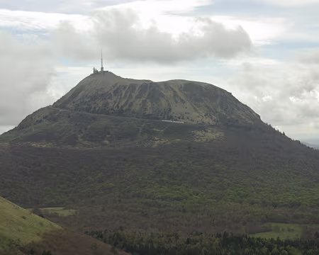 Ya un funiculaire ! Et vous ne savez pas ? On ne le prend pas ! Ya un funiculaire ! Et vous ne savez pas ? On ne le prend pas !