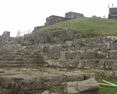 Nous découvrons qu'il y a un temple de Mercure au sommet du puy de Dôme Nous découvrons qu'il y a un temple de Mercure au sommet du puy de Dôme