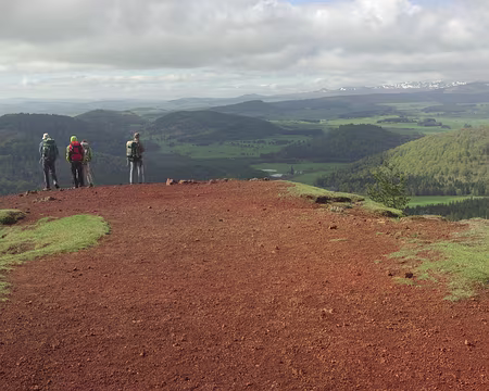 Le puy de Lassolas : un cône monogénique égueulé Le puy de Lassolas : un cône monogénique égueulé