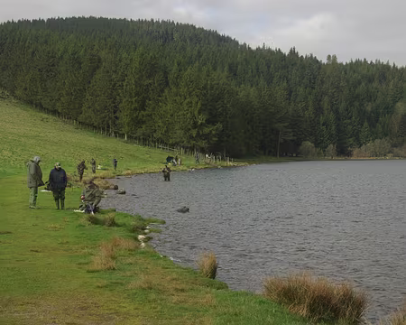 Le lac de Servières et ses pêcheurs Le lac de Servières et ses pêcheurs