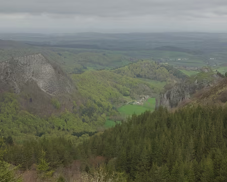 La roche Tuilière et la roche Sanadoire La roche Tuilière et la roche Sanadoire