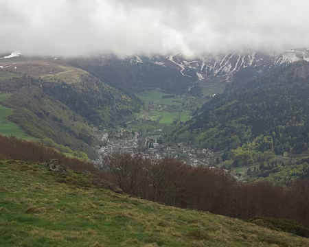 Le Mont Dore vers lequel nous descendons maintenant Le Mont Dore vers lequel nous descendons maintenant