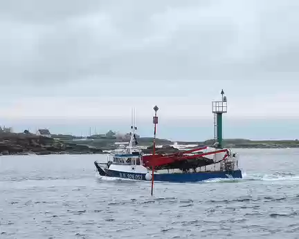 PXL084 marée haute, les goémoniers rentrent au port