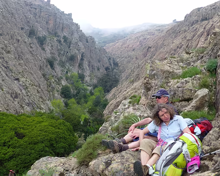 PXL036 On joue à pique-nique perché.