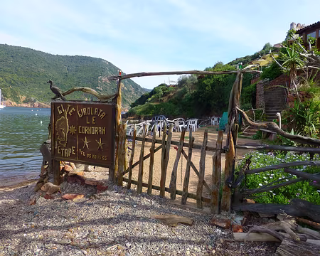 PXL177 Un gîte d'étape les pieds dans l'eau.