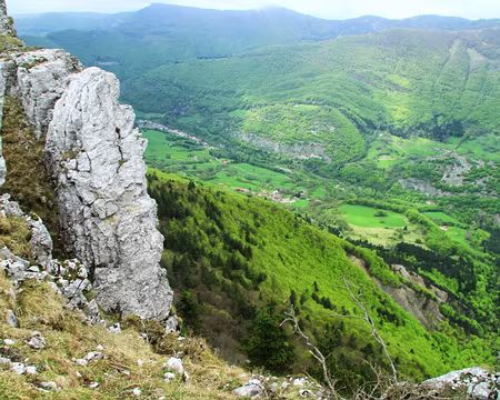 PXL053 Au fond, Chezery où nous allons.