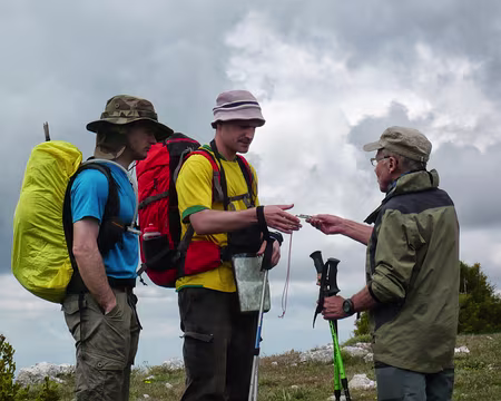 PXL027 Dominique confie la direction du groupe à Vincent.