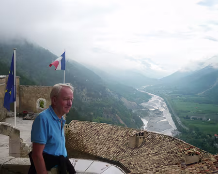 PXL059 10 mai. D'Entrevaux à Amirat.Xavier, au sommet de la citadelle d'Entrevaux.