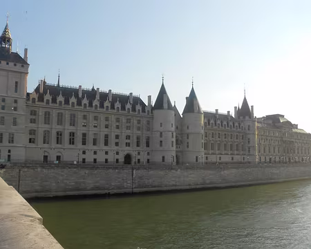 PXL017 La Conciergerie et sa Tour de l'Horloge