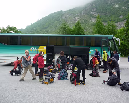 PXL001 Préparatifs sur le parking de Bonneval-sur-Arc