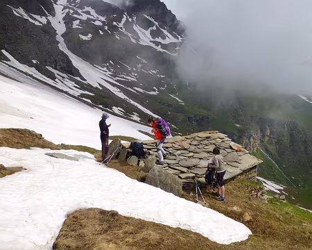 PXL008 Hameau des Roches à 2400 m : la neige démarre (en versant sud)