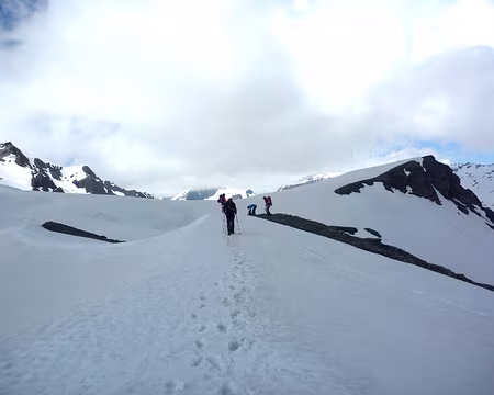 PXL027 Nous contournons la difficulté pour prendre l'itinéraire de ski de rando.