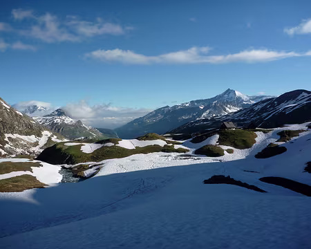 PXL055 A 7h la neige est dure et gelée.