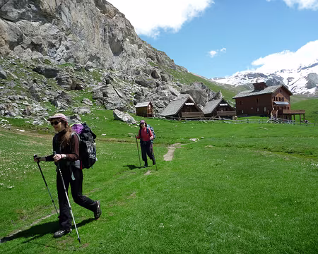 PXL085 Passage par le refuge de la Femma.