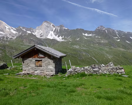 PXL020 Quelques sommets en marbre.