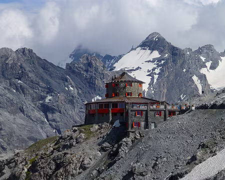 PXL181 J'ai dormi à Tibet Hütte au col du Stelvio : vue superbe !
