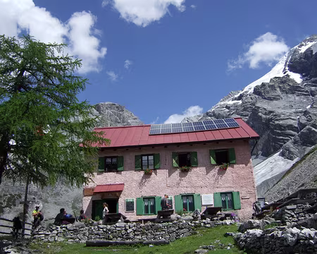 DSCF5123 Refuge Borletti : pas de douche, pas de lumière, pas de dessert et petit dej light : à éviter