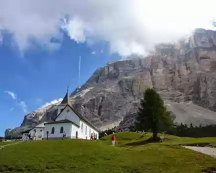 PXL138 J8 - Corvara : En route pour le refuge de Fanes - Eglise Santa Croce