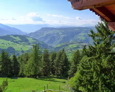 PXL003 ... magnifique vue sur les contreforts verdoyants du Sciliar.