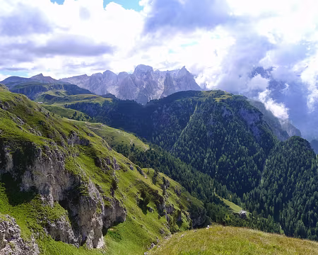 PXL007 Montée sur le plateau du Sciliar.