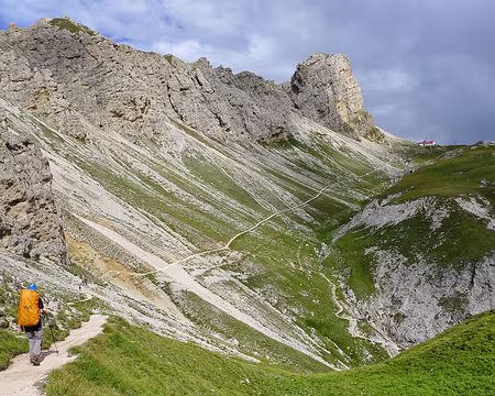 PXL012 Le refuge Alpe di Tires est en vue.