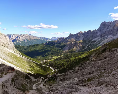 PXL031 J5 : Autre vue du refuge Preuss et du Rosengarten.