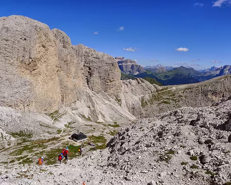 PXL039 ... et sur le refuge d'Antermoia.