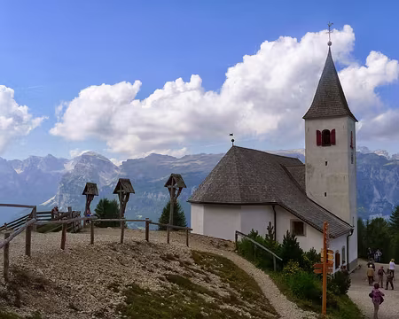 PXL084 La chapelle Santa Croce, au pied...