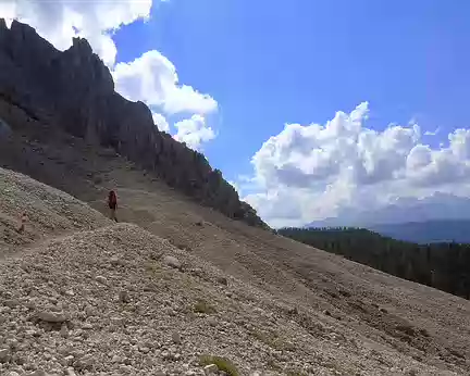 PXL085 ... des falaises bordant le massif des Fanès.