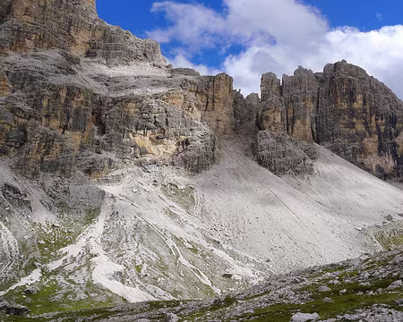 PXL117 La barrière rocheuse (instable ?) de Lagazuoi.