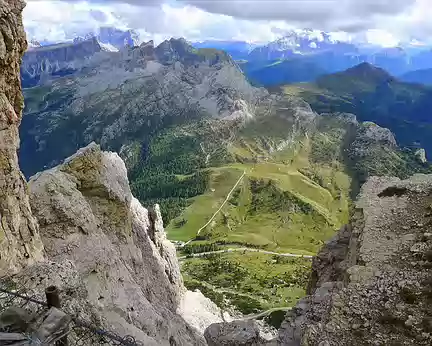 PXL124 Vue sur le col Falzarego, en contrebas.