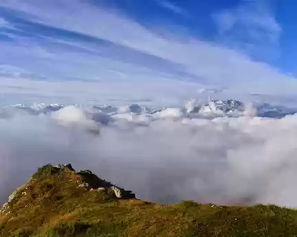 PXL128 J11 : Une mer de nuage s'est installée pendant la nuit sous le refuge Lagazuoi.