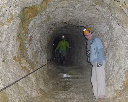 PXL136 Dans les galeries souterraines.