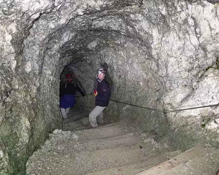 PXL139 Dans les galeries souterraines.