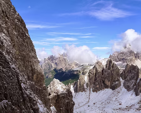 PXL147 Toute la première partie du Sentiero Bonacossa est enneigée.