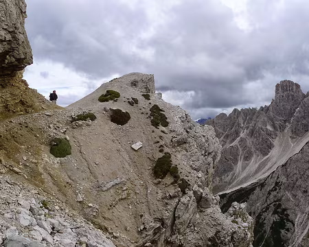 PXL153 Le superbe Sentiero Bonacossa se faufile sur des vires très aériennes.