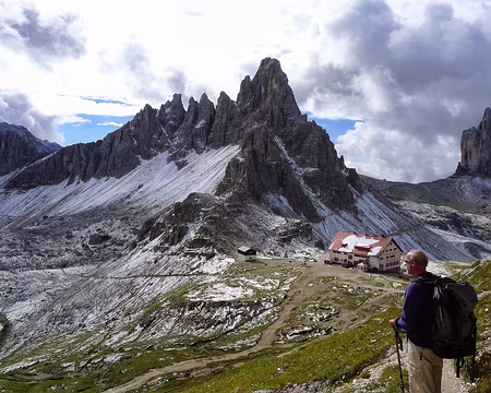 PXL166 Le refuge Locatelli et le Mont Paterno.
