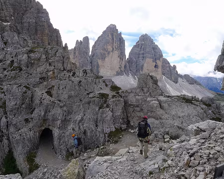 PXL170 Sur le Sentiero De Luca/Innerkofler. Entrée de la partie souterraine, creusée dans le Mont Paterno.