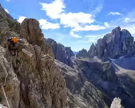 PXL207 La Strada degli Alpini, c'est par là.