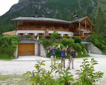 PXL212 Final devant la Talschlusshütte, après 15 jours de raid. Fatigués mais heureux !