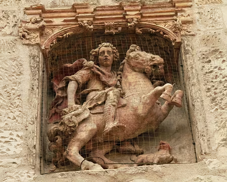 PXL022 Statue équestre de Saint-Thibault, du sculpteur Jean de Joigny.